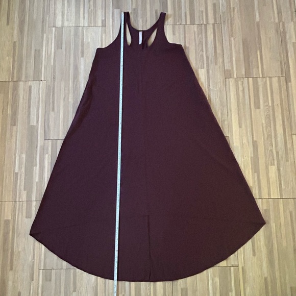 Athleta Presidio Traveler Maxi Dress in Burgundy Size S Hi-Low Racerback Pockets - Picture 3 of 5